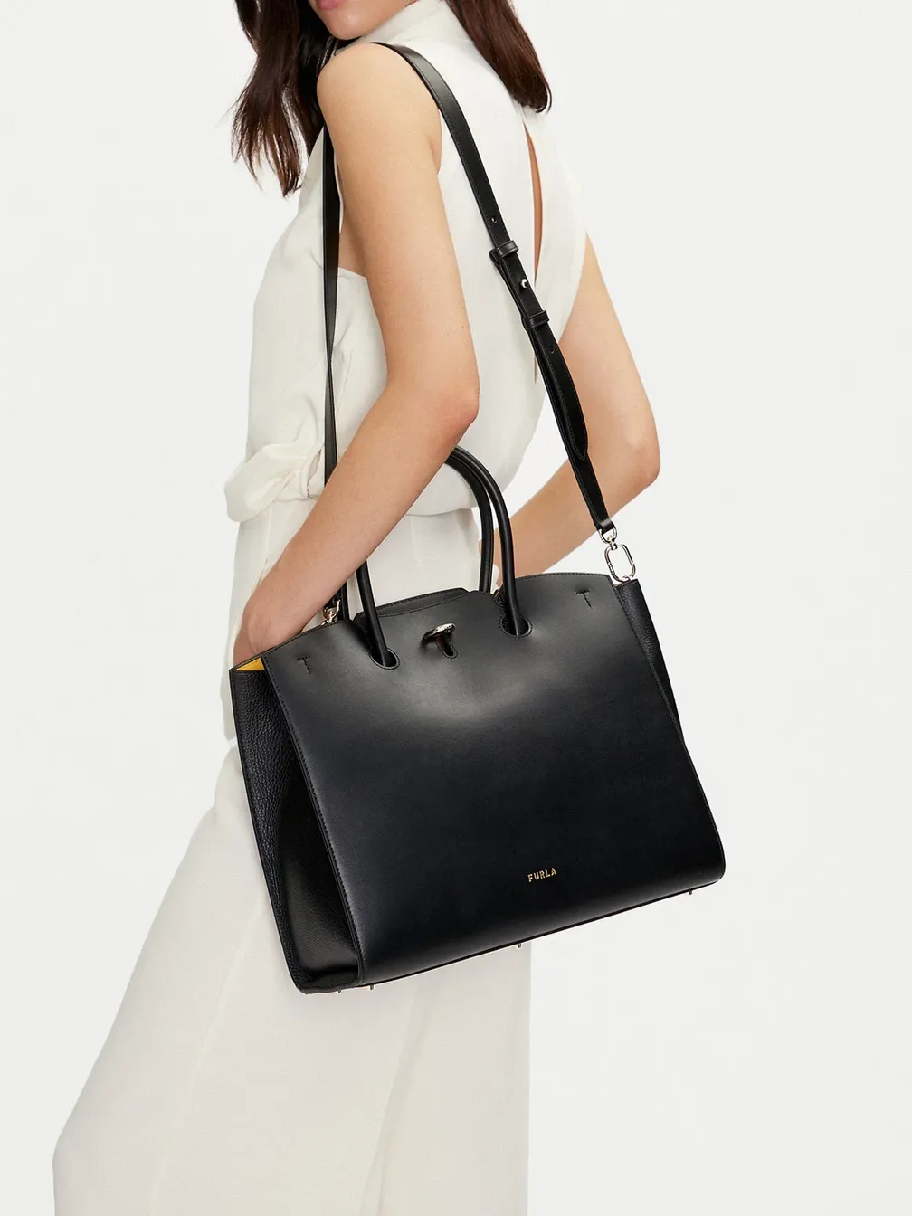 バッグ FURLA / GENESI L TOTE SS23 Buy: Women Bag FURLA Genesi L Nero Tote Black from Podiumriga.lv