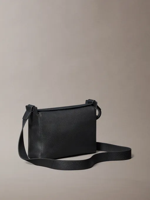 ハンドバッグ   Men's CK Micro Pebble Messenger Bag 4D3034G UB1 org.jpg
